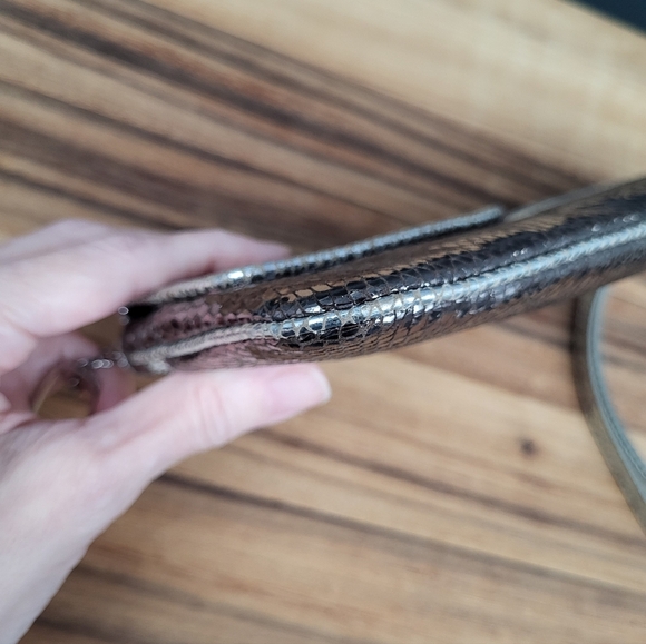 Laundry By Shelli Segal Metallic Silver Snakeskin Wristlet, 9.5×4 - Picture 10 of 15